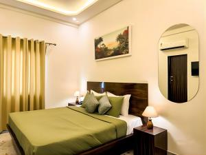 Hotel Vrinda Sarovar 800 m from mathura junction