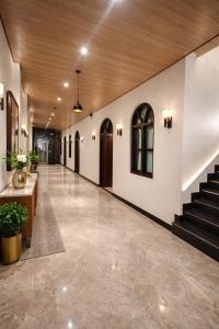 HOTEL THE SHYAMA GRAND PREMIUM - Near Ramjanmabhoomi Temple Ayodhya, PH- 922,0,9,46,444
