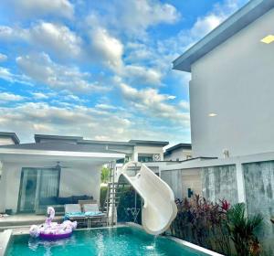Serenity Private Pool Villa 8 Bedrooms 7 Bathrooms for 16 People in Pattaya
