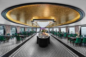 Catherine Cruise 6 star on Ha Long Bay