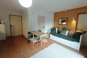 Cosy Studio for 4 Residence with Pool & 3 Valleys Access