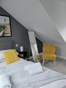 Quiet Room with en-suite , close to University, Whiteladies and Gloucester rd