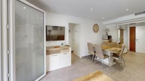 Lumineux 3 pièces avec terrasse et parking - proche plage