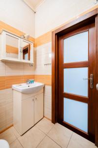 Jaracza Downtown Studio by BookingHost