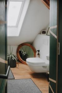 Zimmer in altem Scheunen Loft