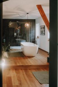 Zimmer in altem Scheunen Loft