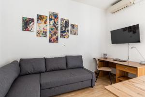 Lungo le Mura, Business & Family by Wonderful Italy