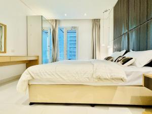 Homes2Retreat - Stylish 1BR with Balcony in Business Bay