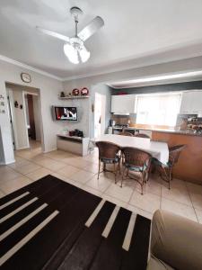 Apartamento do Sol - 2 quartos, completo, 300m da praia