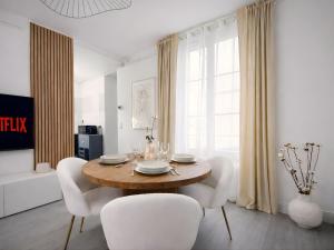 Le Subtil - By BEST KEYS - Élégance & Confort - 2 chambres séparées - Lit Queen Size - Smart TV Netflix - Machine à Café Nespresso - Proche Gare & Centre Ville - À 1H de Paris - WiFi Fibre - Check-in Autonome