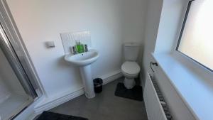 Cosy 2-Bed Maisonette-Aylesbury-Free Parking