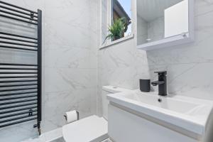 Stylish 3 Bedroom Apartment in North West London, Modern and Spacious