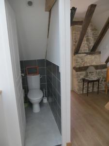 Gite de charme La Forge Bournazel 12 - 3 CH - 2 SdB - jusqu a 6-8 pers -linge de maison et ménage en options