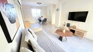 2 Apartments Retreat with Pool & Free Wi-Fi