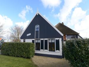 Lovely Holiday Home in Texel near Sea