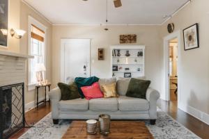 Family stay at 4BR Victorian Home in UT Downtown with Free Parking