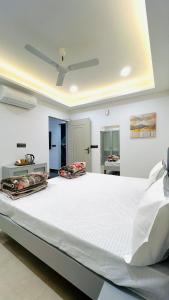 1 BR Cozy Stay near Old City with Restaurant