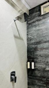 1 BR Cozy Stay near Old City with Restaurant