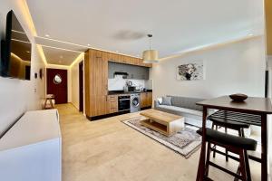 Central Gueliz 1BR with Balcony Wi-Fi & AC