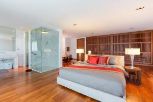 4-Bed Villa-Sweeping Sunrise View over Chalong Bay