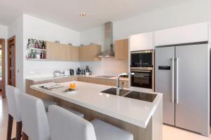 4-Bed Villa-Sweeping Sunrise View over Chalong Bay