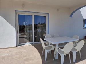Villetta Borgo Bianco 1 with shared pool
