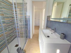 Villetta Borgo Bianco 1 with shared pool