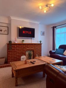 Spacious 3 Bed House In Horley With Long Driveway