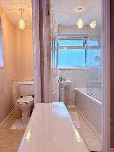 Spacious 3 Bed House In Horley With Long Driveway