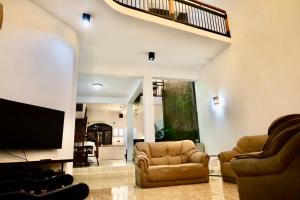 Rishi Lanka Villa Colombo, Stay near the Airport with hot water, AC, & free Wi-Fi