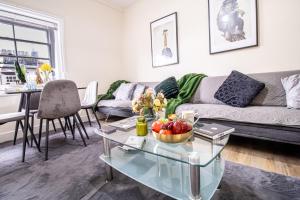 Luxury 2 Bed Apartment in the Heart of Mayfair Your Stylish London Retreat 4th floor no lift