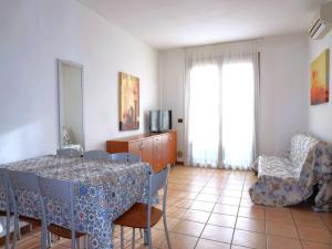 Spacious apartment in Caorle with shared pool