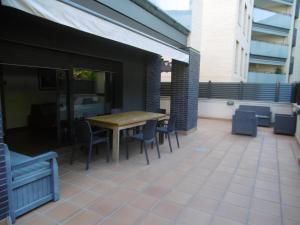 Amplio apartamento con piscina y aire acondionado