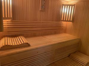 Château SPA Art Déco-PROMO Jacuzzi 1H Offerte-Parc 3Ha-Aire Enfants-Ping Pong-Piscine Extérieure-Options-Dîner-Billard-Massage-Yoga-Fitness-Sauna-Hammam-B&B en Master Suite et-ou Gîte de Charme Indépendant Tout Confort-Parc Naturel du Vexin-À 