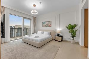 Neat 3BR Habour Views with Balcony-Burj Khalifa View, Pool, Gym and Modern Facilities
