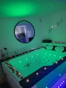 Logement cocooning avec jacuzzi and sauna privatifs
