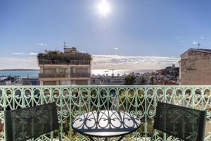 20 LACROIX - Cozy 2-bedroom apartment with balcony and sea view