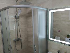 Smart Apartment - світло, гаряча вода є, ліфт працює