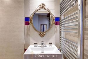 Refined & Cozy Stay in Paris