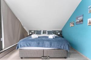 Fevery Village - spacious holiday home for 12 guests with enclosed garden