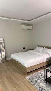 Spacious studio in Al Murooj neighborhood