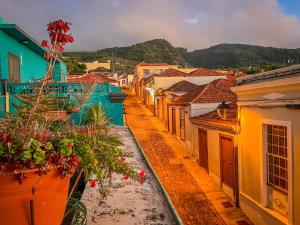 Herrschaftliches kanarisches Haus mit Dachterrasse und Meerblick
