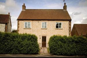 4 Bed - Sleeps 10 - Pets - Parking - Games Room