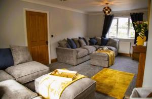 4 Bed - Sleeps 10 - Pets - Parking - Games Room