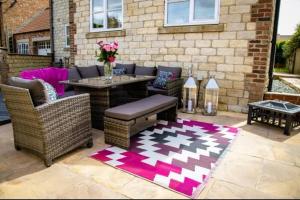 4 Bed - Sleeps 10 - Pets - Parking - Games Room