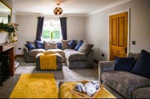 4 Bed - Sleeps 10 - Pets - Parking - Games Room
