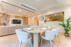 Spacious 3BR and Assistant Room with Community View - Al Quortaj Villa, Al Furjan by Deluxe Holiday Homes