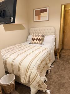 Contractor 4BD Carlisle Long Stay w Wi-Fi, Washer, Smart TVs & Parking