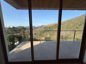 Casa na Serra com suítes, vista, lazer completo