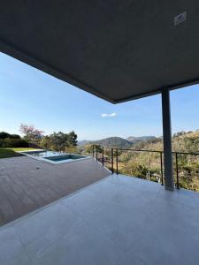 Casa na Serra com suítes, vista, lazer completo